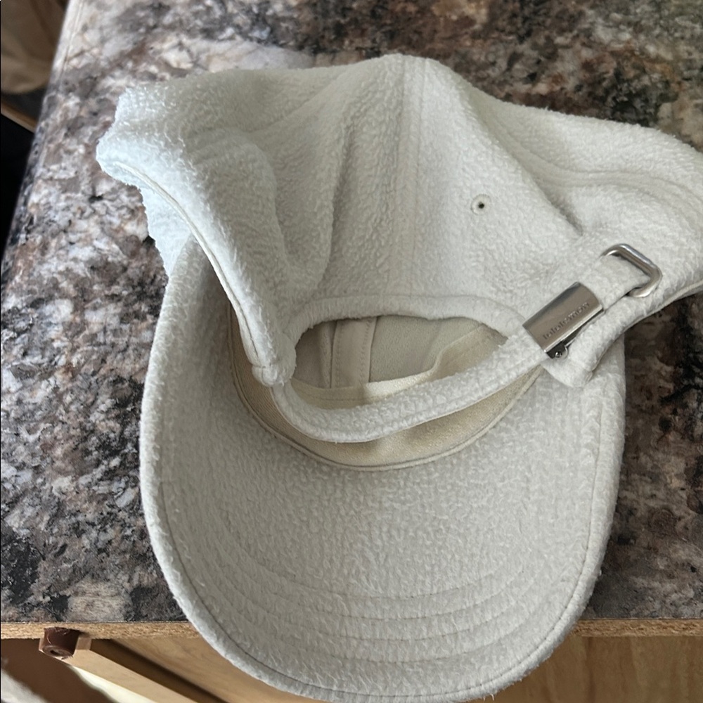 Ivory Lululemon fleece cap size S/M - Picture 3 of 3